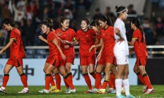 乐鱼体育官网入口-激情澎湃，女足冠军奖杯争夺战激烈开启的简单介绍