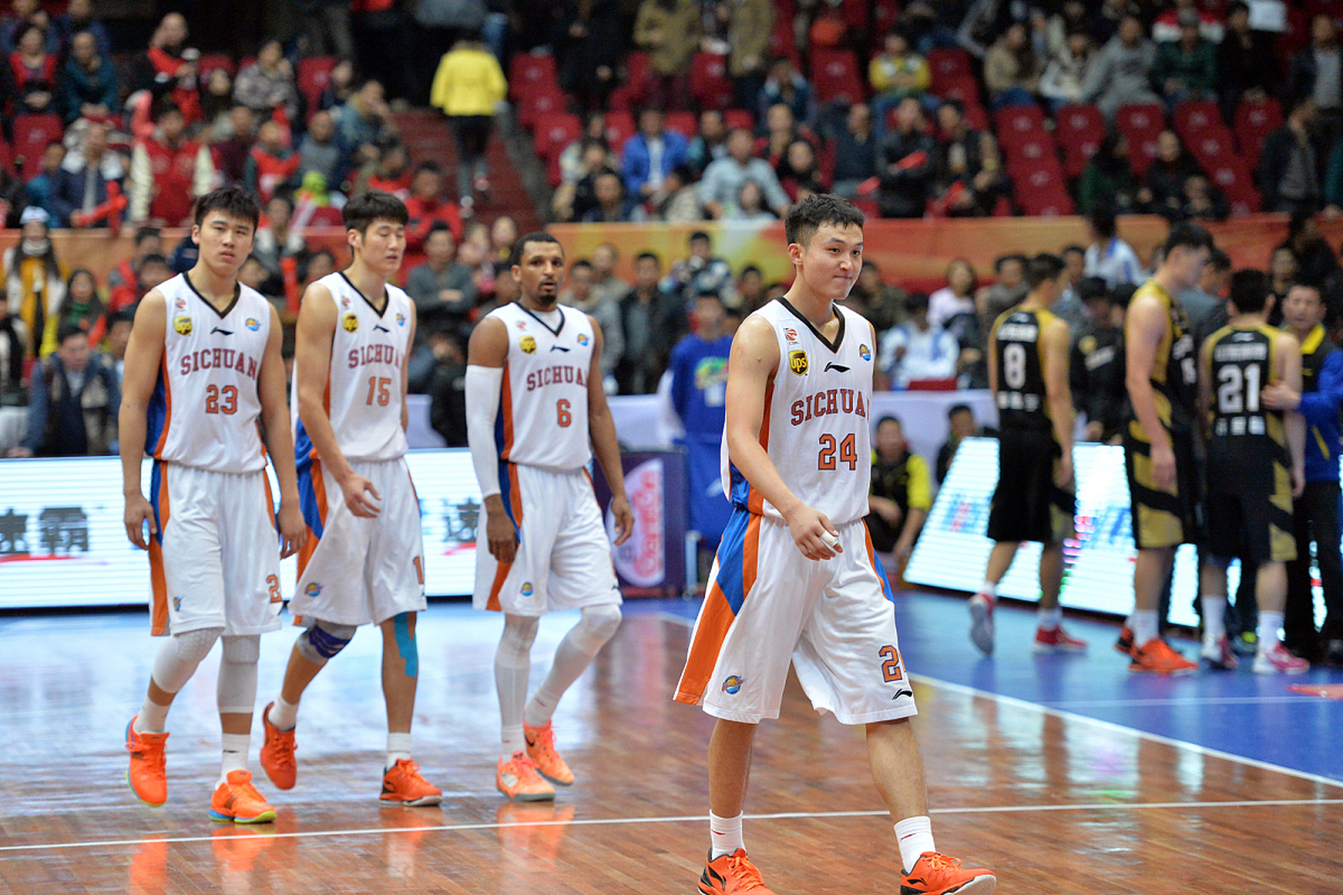 吉林队主场击败深圳，喜获反弹胜利