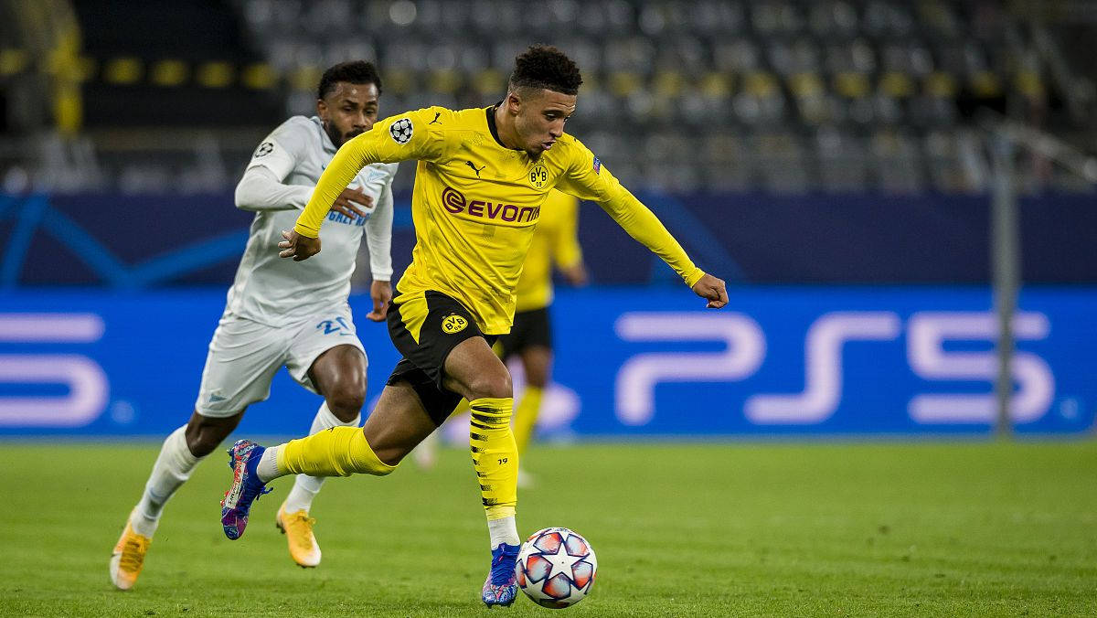 包含柏林赫塔客场战胜对手，稳固积分榜前列的词条