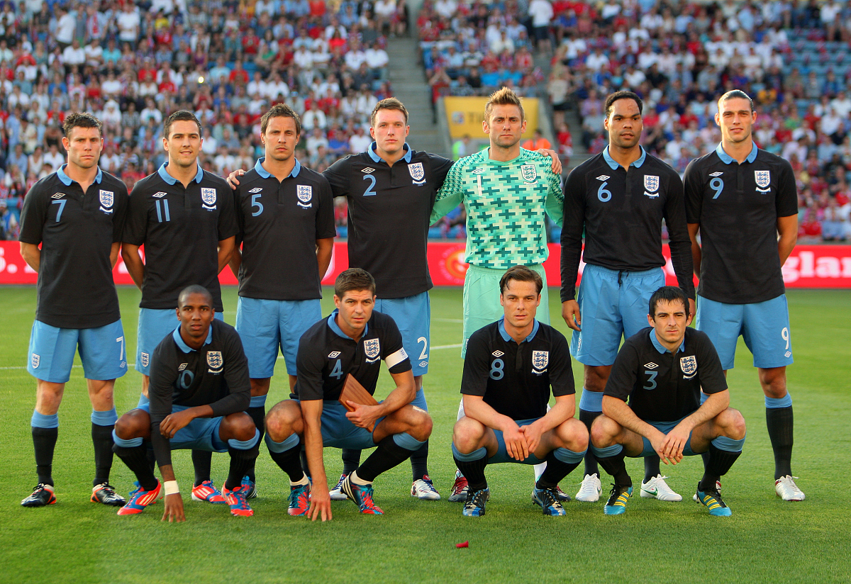 足球大赛中球队风采各异,实力对比激烈 足球大赛中球队风采各异,实力对比激烈