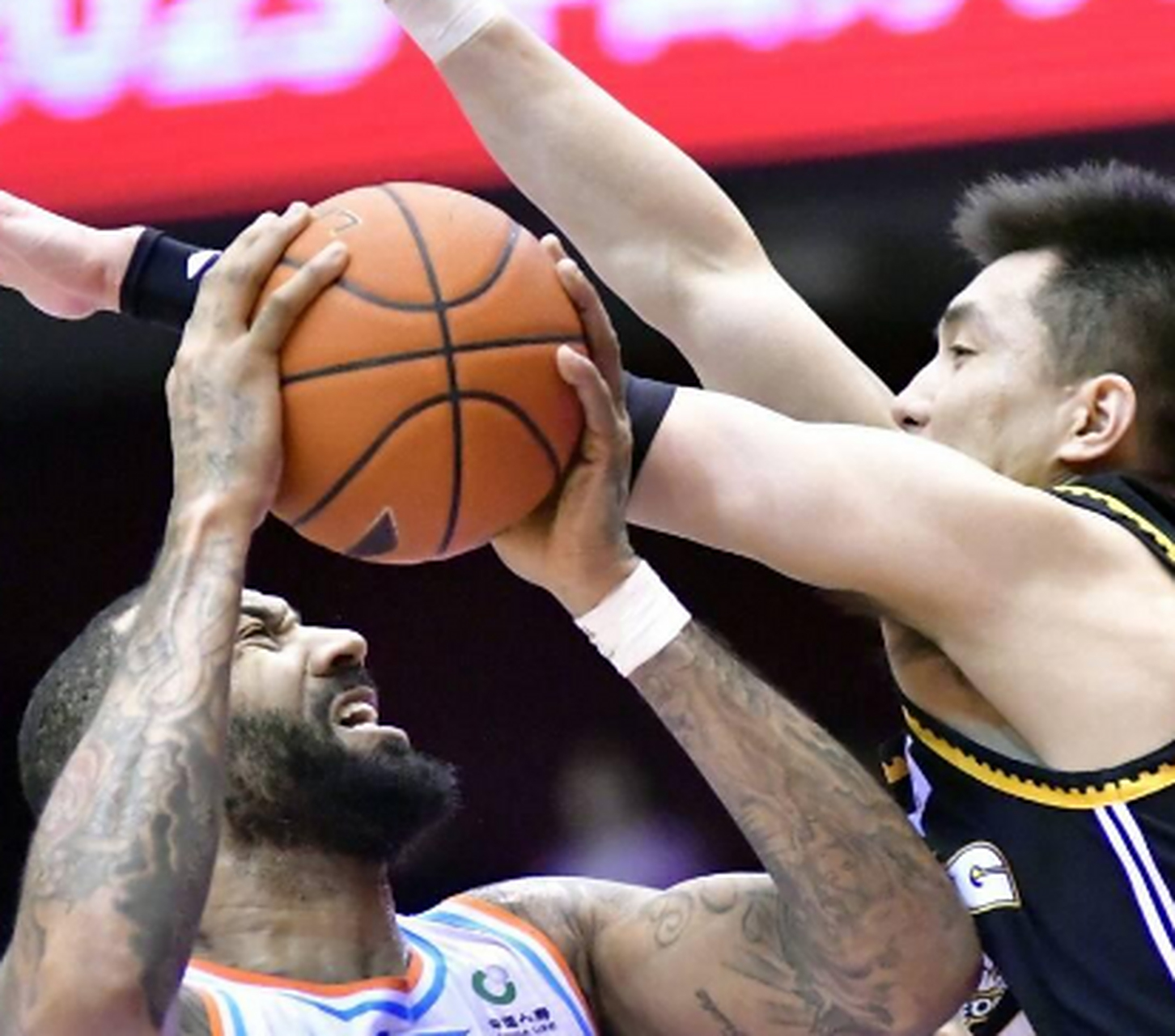 江苏队闯入男篮联赛半决赛,抢眼表现 江苏队闯入男篮联赛半决赛,抢眼表现