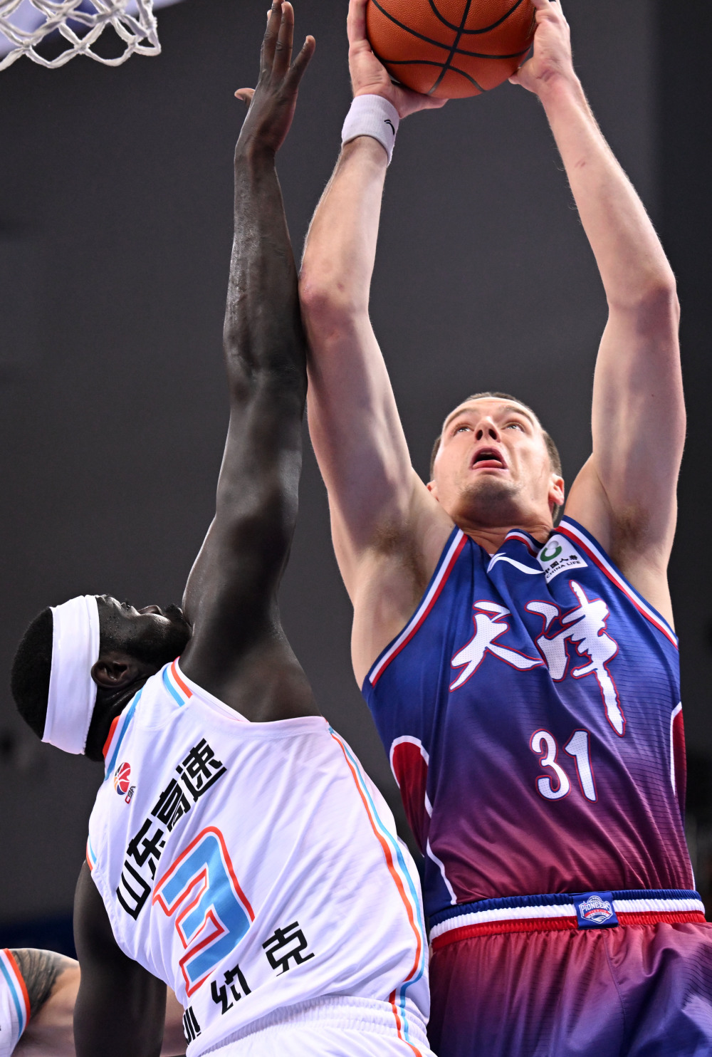 詹姆斯代表美国男篮再次蝉联奥运冠军