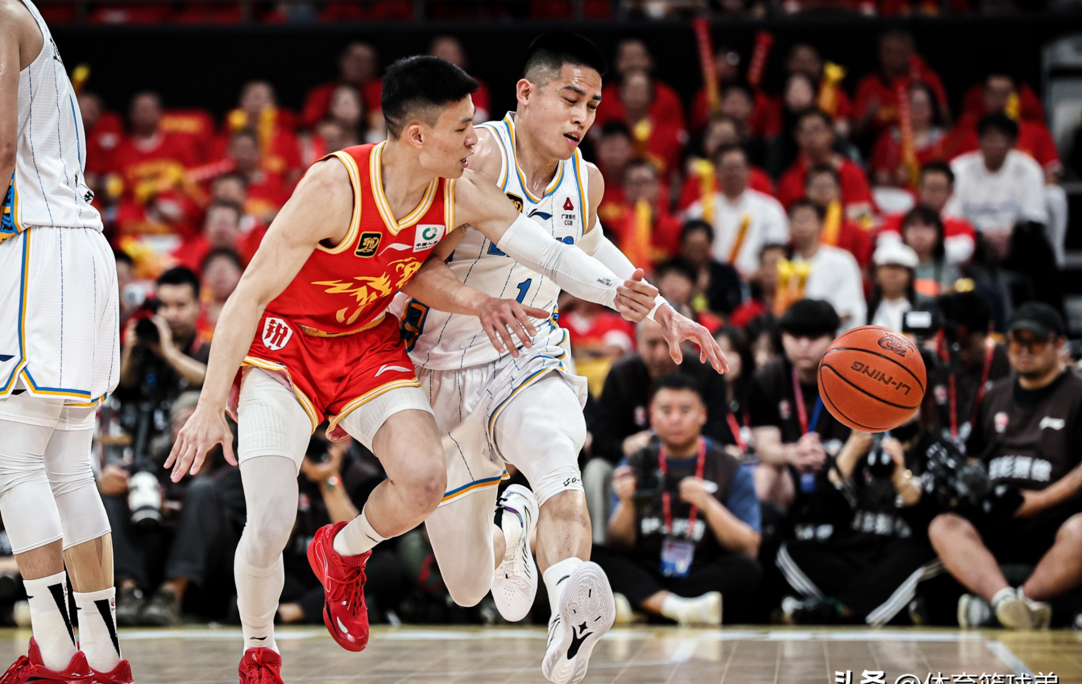 CBA揭幕战中国男篮遭遇失利,备战世界杯 CBA揭幕战中国男篮遭遇失利,备战世界杯