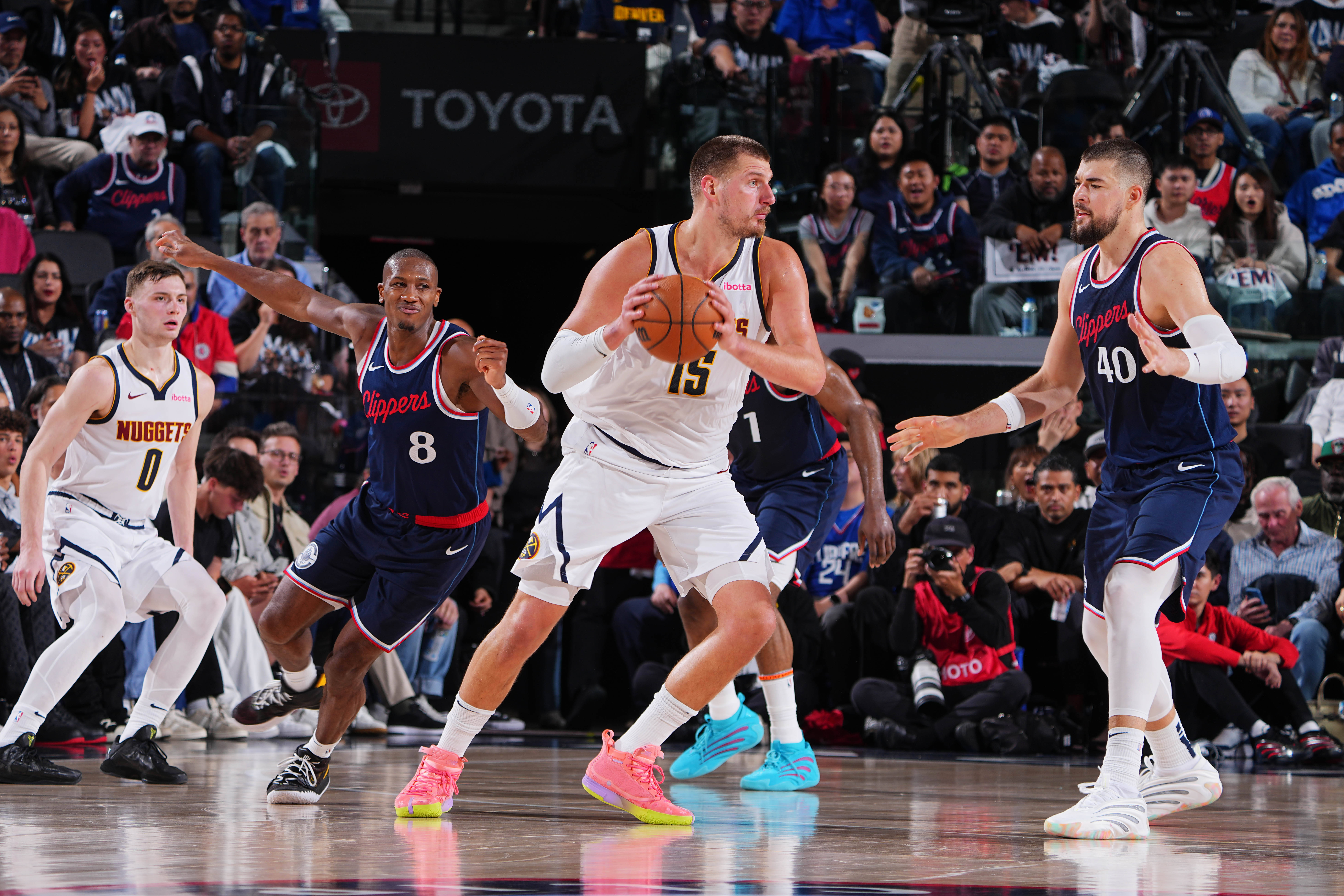 包含奇才主教练透露球队赛季目标，冲击季后赛是首要任务的词条