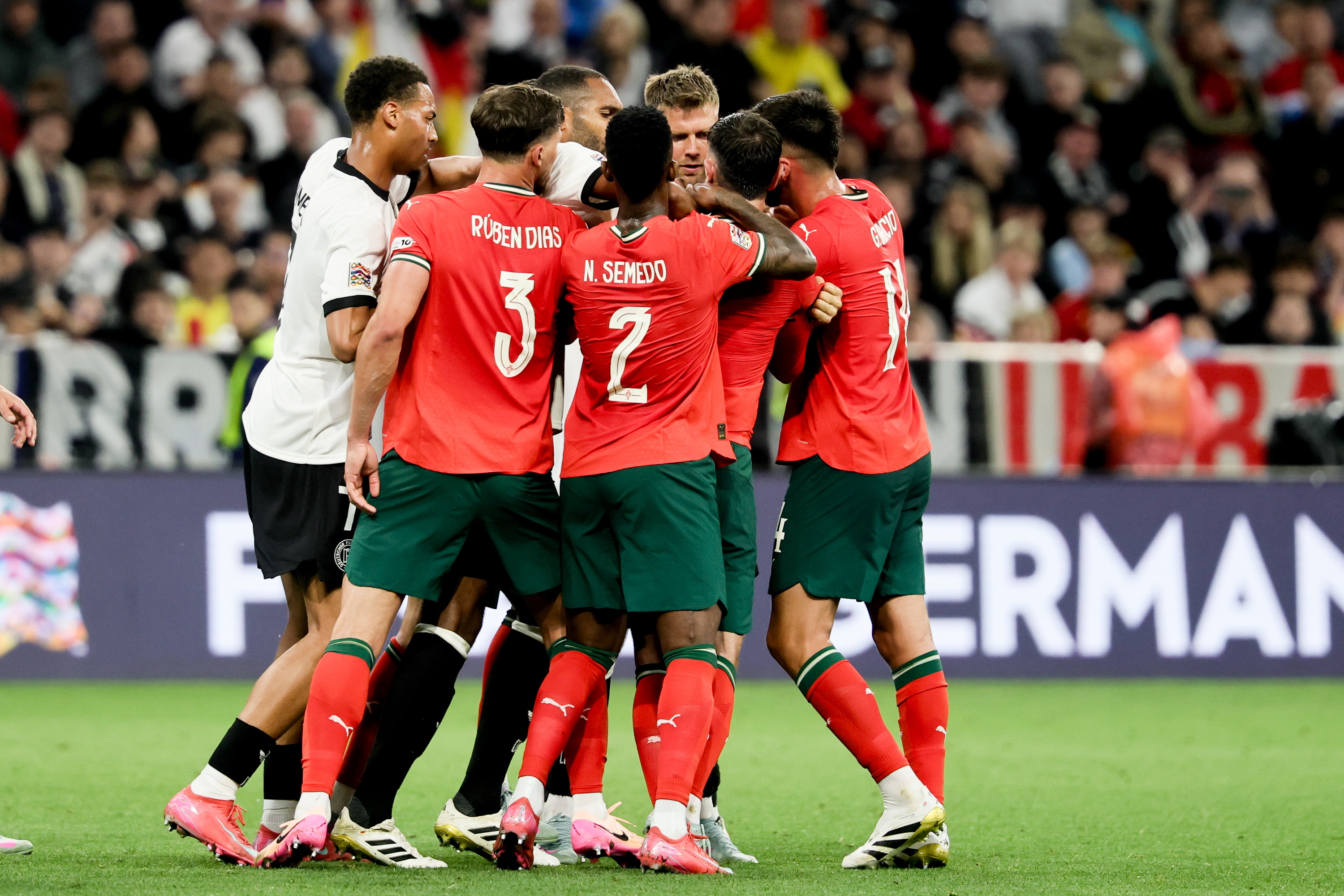 欧国联赛场上的传奇瞬间，令人回味