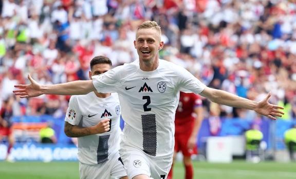 包含斯洛文尼亚在比赛中主场逼平挪威的词条