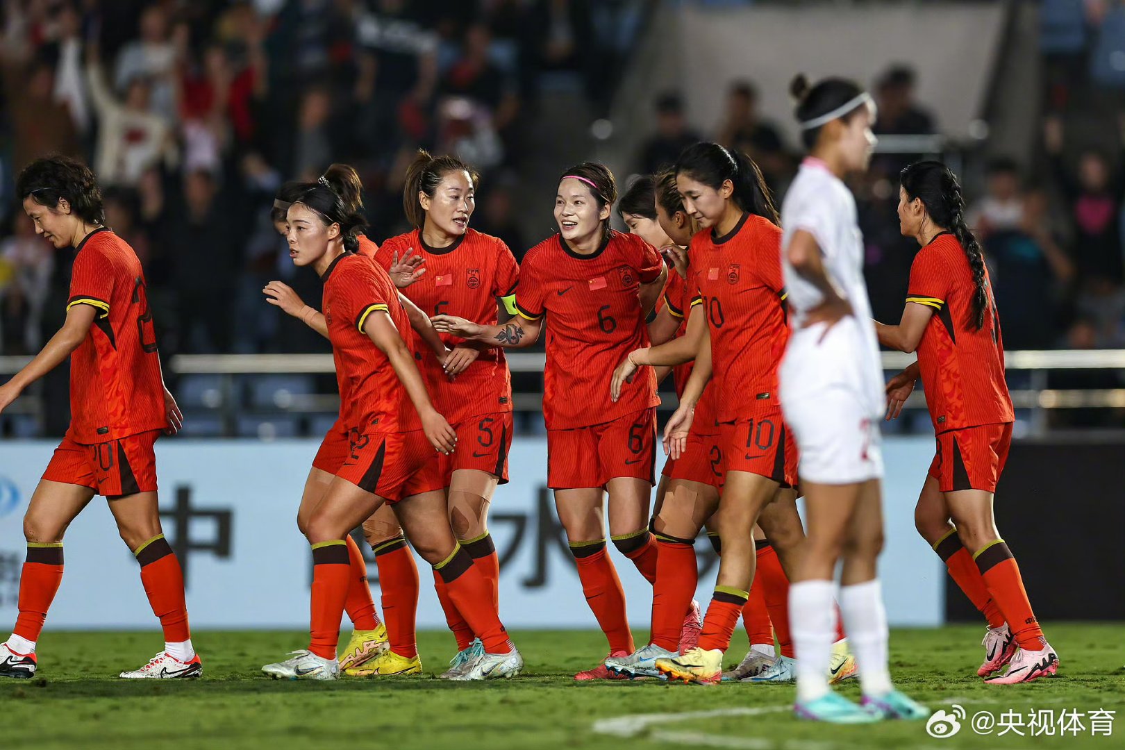 激情澎湃，女足冠军奖杯争夺战激烈开启的简单介绍