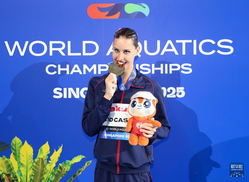 游泳女子自由泳半决赛瑞典选手夺冠