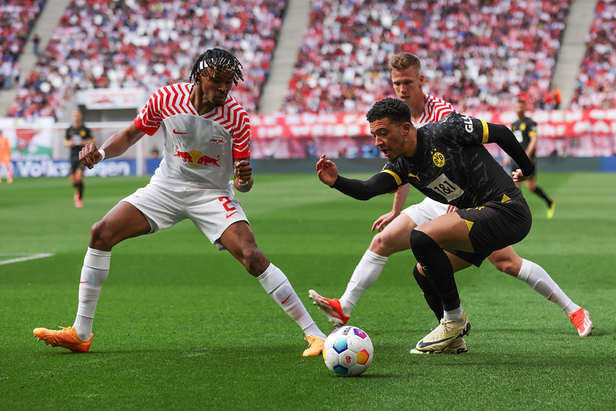 他人追赶拔得头筹，领先优势明显